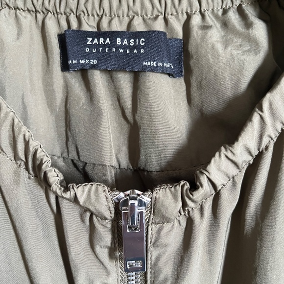 Light and silky Zara (M) drawstring khaki jacket, windbreaker, with pockets. - Picture 2 of 16